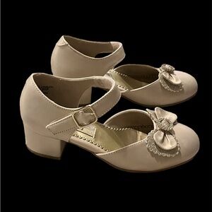 Shimmer cream small heels dress shoes, size 2 youth medium one once